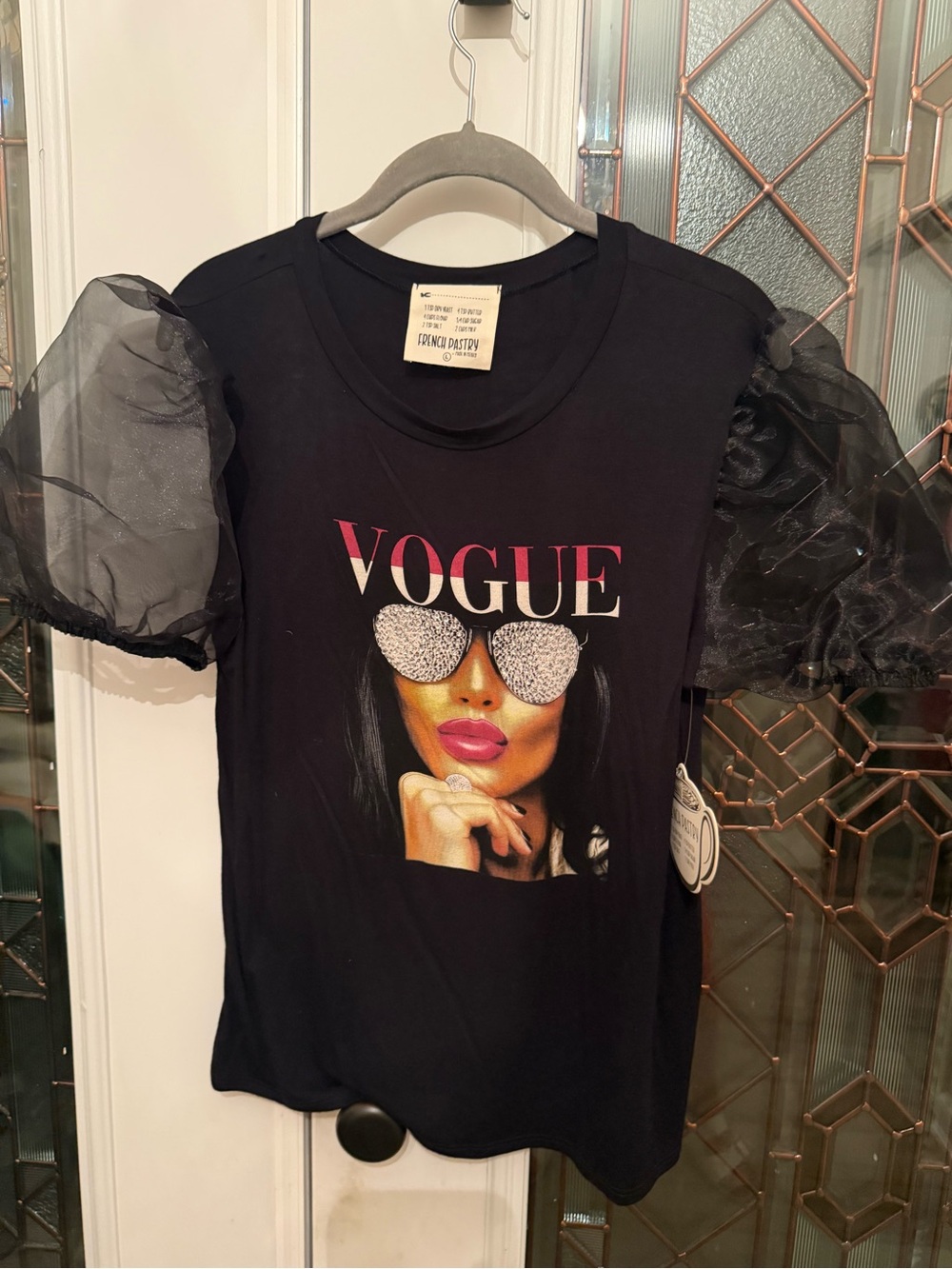 french pastry Black 'Vogue' Graphic Puff-Sleeve Tee NWT Size LG